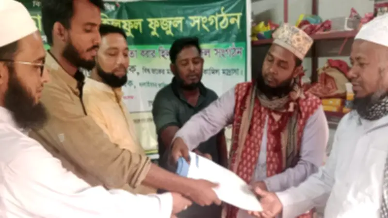 আলফাডাঙ্গায় হিলফুল ফুজুলের ঈদ উপহার বিতরণ, খিলগাঁওয়ে স্বর্ণ চুরি ও রাজনৈতিক বিতর্ক
