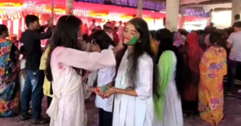 বাগেরহাটে উৎসবমুখর দোল উৎসব, হাজারো ভক্তের সমাগম