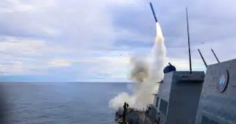 যুক্তরাষ্ট্রের দাবি: ইরানের ৩০টির বেশি জাহাজ ডুবিয়েছে মার্কিন বাহিনী