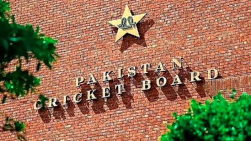 পাকিস্তান ক্রিকেট বোর্ড ম্যানেজার নাভিদ চিমাকে সরিয়ে ইরতাজা কুমাইলকে নিয়োগ দিল