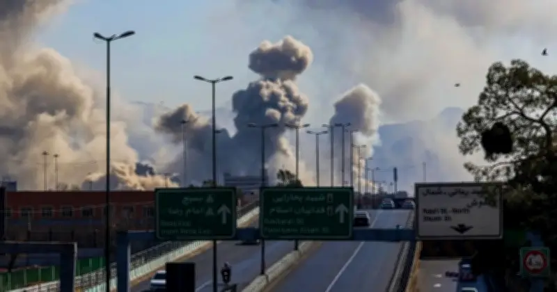 ইরানের আইআরজিসি নতুন অস্ত্রের হুমকি দিয়ে দীর্ঘমেয়াদী যুদ্ধের প্রস্তুতি ঘোষণা করেছে