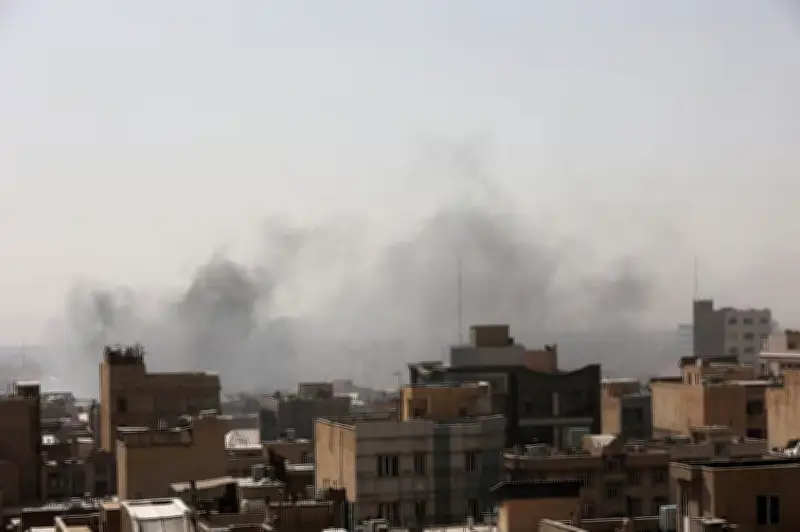 ইসরায়েলের তেল আবিবে ইরানের ক্ষেপণাস্ত্র ও ড্রোনের সমন্বিত হামলা, জর্ডানেও ড্রোন আক্রমণ