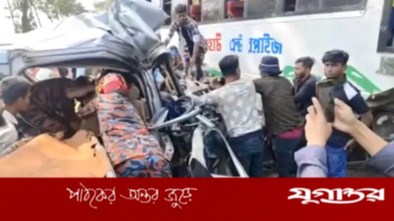 বরিশালের গৌরনদীতে বাস-মাইক্রোবাস সংঘর্ষে নিহত ২, আহত ৩