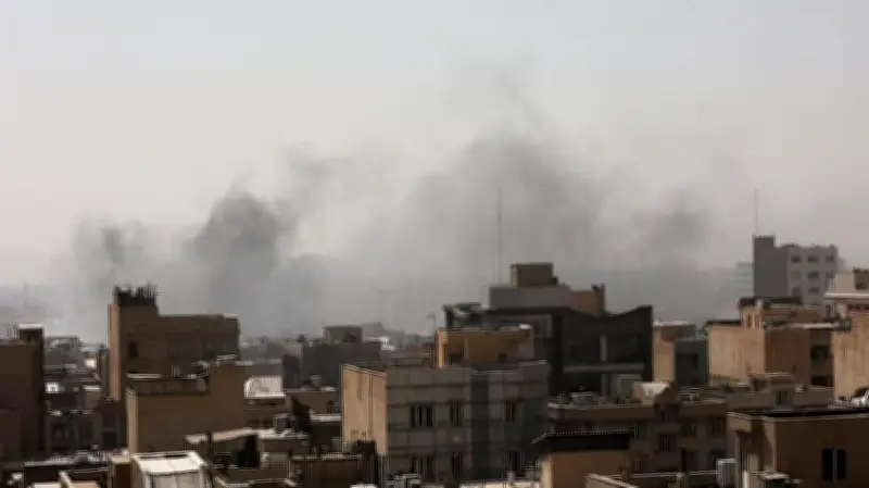 ইরানে যুক্তরাষ্ট্র-ইসরায়েলের হামলা: ট্রাম্পের গণনা ভুল, যুদ্ধ দীর্ঘায়িত হওয়ার শঙ্কা