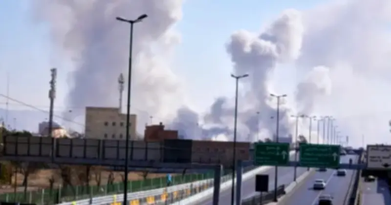 ইরান-ইসরায়েল-যুক্তরাষ্ট্র যুদ্ধে সপ্তম দিনে তেহরানে ভয়াবহ বিমান হামলা, শিশু হতাহতের ঘটনায় বিশ্বজুড়ে প্রতিক্রিয়া