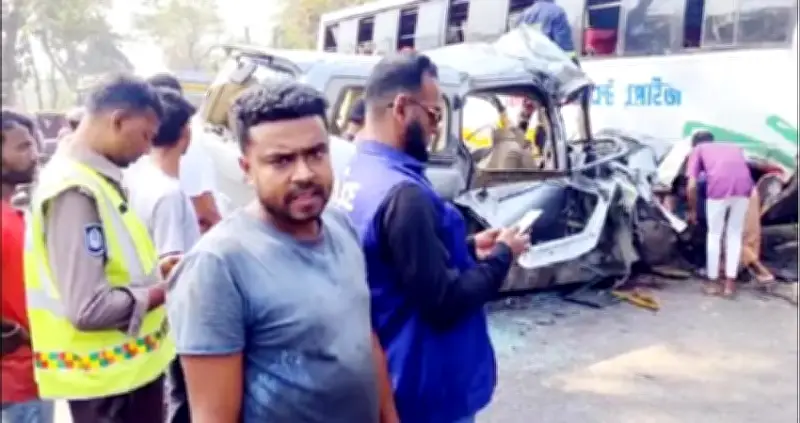 বরিশালে দুর্ঘটনায় ২ নিহত, নেপালে শাহের দল এগিয়ে, নওগাঁয় আত্মহত্যা