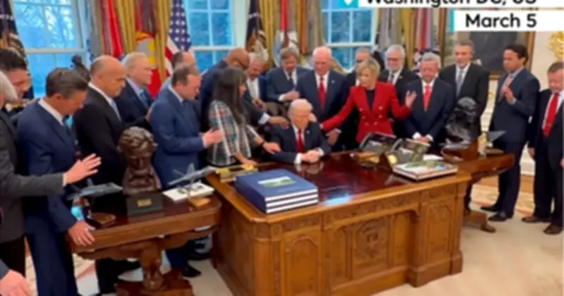 ইরান যুদ্ধের প্রেক্ষাপটে ট্রাম্পের জন্য প্রার্থনা করলেন খ্রিস্টান পাদ্রিরা, ভিডিও ভাইরাল