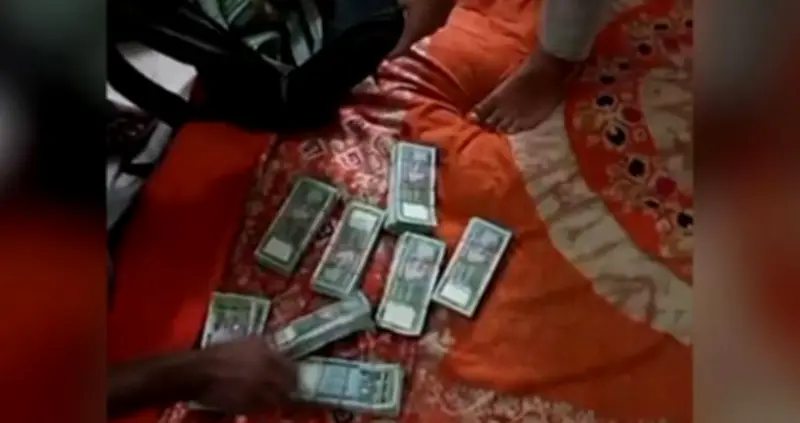 রাজধানীর উত্তরা থেকে জাল নোটিসহ ২ আটক, নেপালে সাবেক র্যাপার শাহের দল এগিয়ে