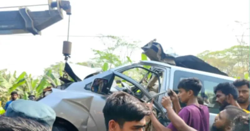 বরিশালের গৌরনদীতে বাস-মাইক্রোবাস সংঘর্ষে নিহত ২, আহত ৪