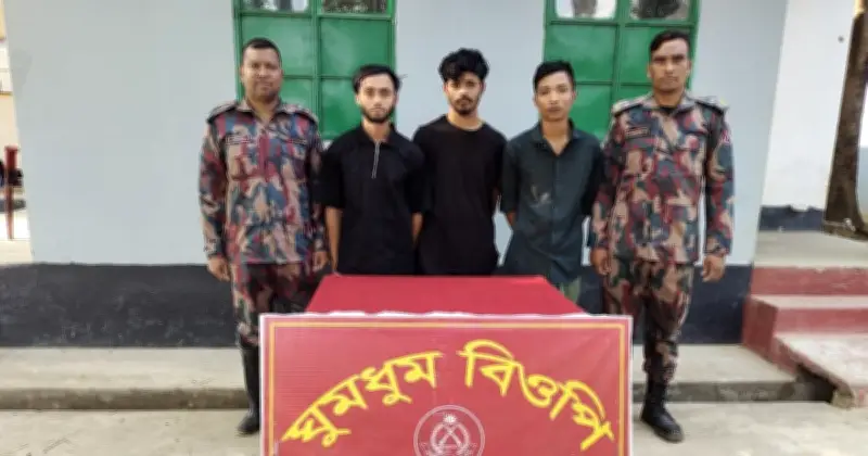 বিজিবির প্রচেষ্টায় আরাকান আর্মির কাছ থেকে তিন বাংলাদেশি যুবক উদ্ধার