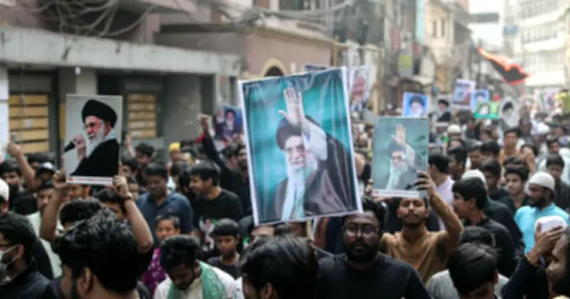 ইরান ইস্যুতে ঢাকায় শিয়া সম্প্রদায়ের বিক্ষোভ মিছিল, যুক্তরাষ্ট্র-ইসরায়েলের বিরুদ্ধে প্রতিবাদ