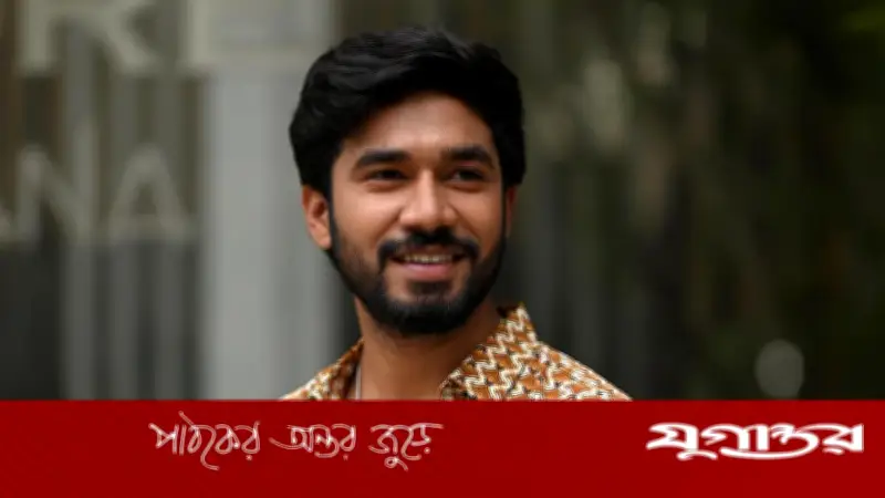 মহাসড়কে ফুলের সৌন্দর্যে ভিড়, সতর্ক করলেন খায়রুল বাসার