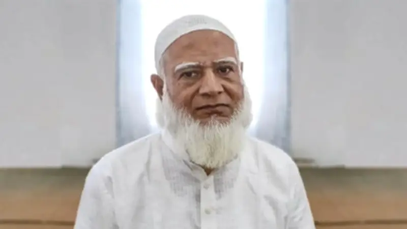 ওমরাহ শেষে দেশে ফিরে ডা. শফিকুরের শান্তির আহ্বান, ইরান-ইসরায়েল সংঘাতে নিহত-আহতের সংখ্যা বাড়ছে