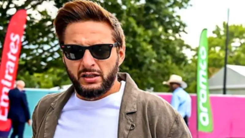 শহীদ আফ্রিদির বয়স নিয়ে মজা: ইরফান নিয়াজির বয়স শুনে হাসির রোল