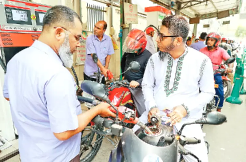 জ্বালানি সংকটে নতুন নির্দেশনা: মোটরসাইকেলে দিনে ২ লিটার, গাড়িতে ১০ লিটার তেলের সীমা