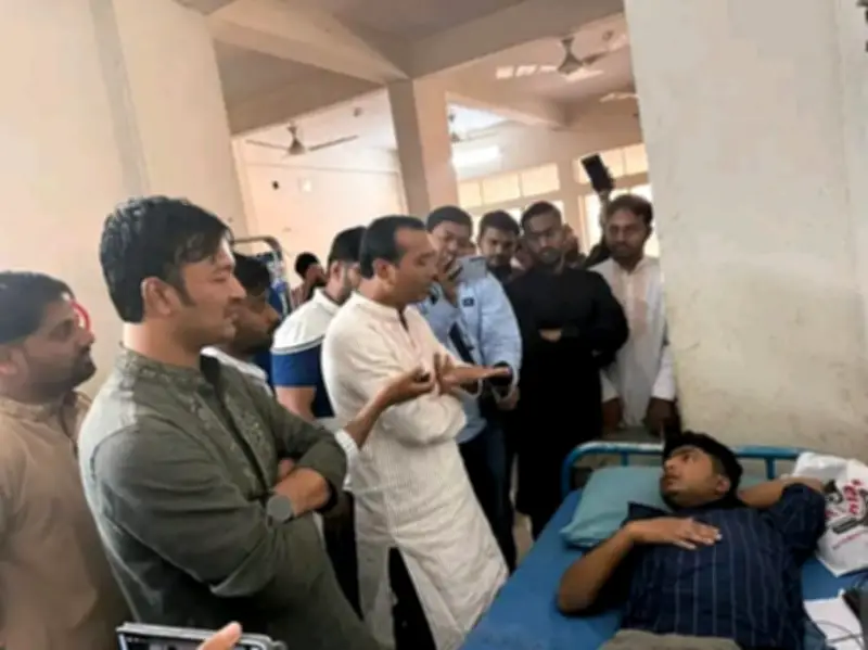 ছাত্রশিবিরের হামলায় আহত সাংবাদিকদের দেখতে গেলেন ছাত্রদল সভাপতি রাকিবুল ইসলাম