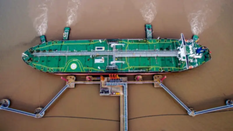 হরমুজ প্রণালিতে জাহাজ চলাচল বন্ধ, চীন ইরানের সঙ্গে আলোচনা করছে