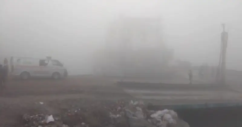 ঘন কুয়াশায় পদ্মায় ফেরি চলাচল বন্ধ, যাত্রীদের দুর্ভোগ