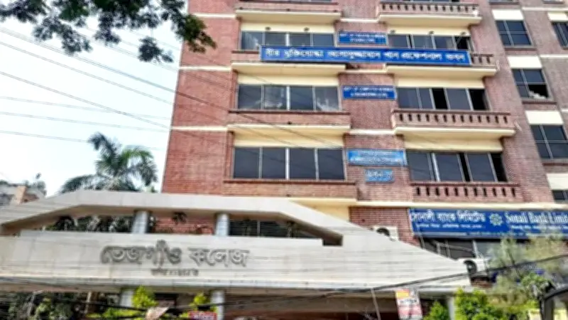 পরীক্ষা কেন্দ্রে নকল ধরায় শিক্ষকের ওপর হামলা, মার্কিন অর্থমন্ত্রীর পূর্বাভাসে ইরানে বৃহত্তম বোমাবর্ষণ