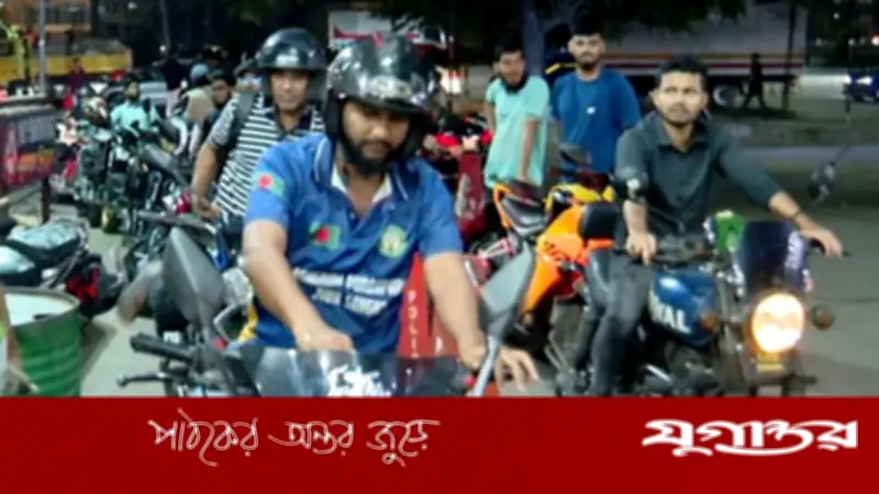 দেশের পেট্রোল পাম্পে উপচে পড়া ভিড়, তেল সংকটে বিপর্যস্ত যানবাহন চালকরা