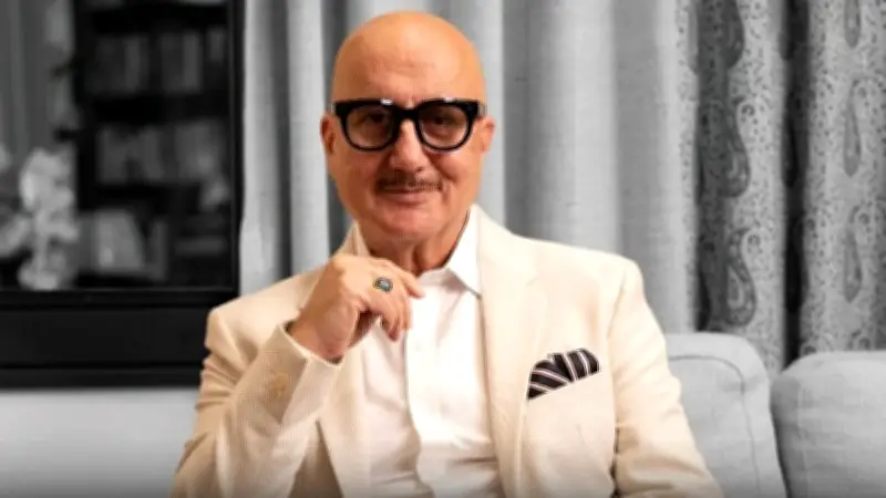 অনুপম খেরের জন্মদিন: ব্যাংকে মাত্র ৪০০ টাকা থেকে শত কোটি টাকার মালিক