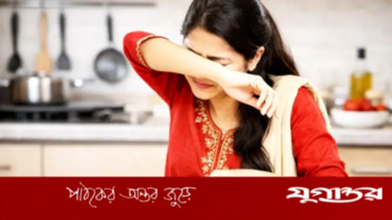 পেঁয়াজ কাটার সময় চোখের জ্বালা এড়াতে কার্যকরী টিপস