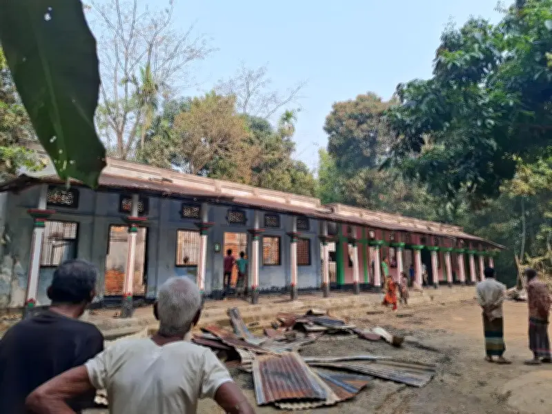 কানাইঘাটে আওয়ামী লীগ নেতার বাড়িতে অগ্নিকাণ্ড, ছেলের দাবি দুর্বৃত্তরা আগুন দিয়েছে
