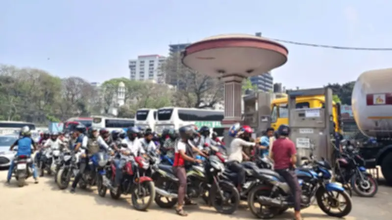 দুবাই বিমানবন্দরে বিস্ফোরণে কার্যক্রম স্থগিত, পেট্রোল সংকটে বিক্ষুব্ধ বাইকাররা