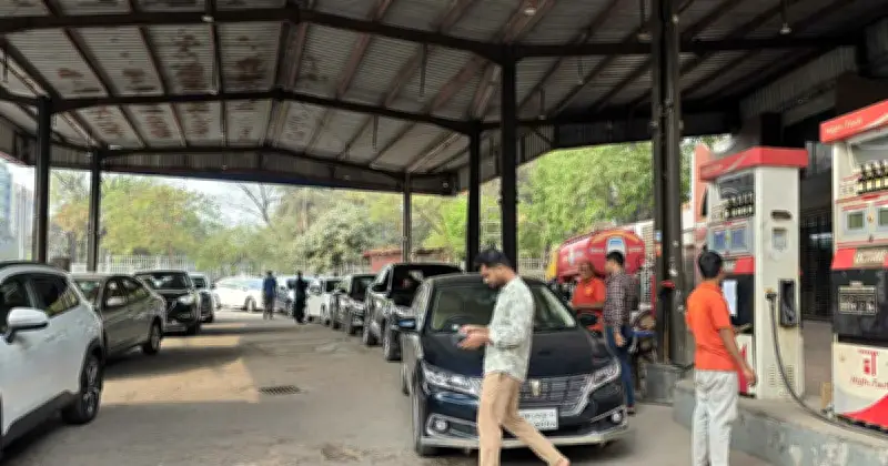 মধ্যপ্রাচ্যের যুদ্ধে তেলের আতঙ্ক: মন্ত্রী বললেন, মজুদ যথেষ্ট, দুটি জাহাজ আসছে