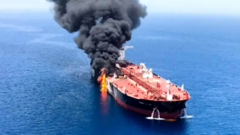 ইরান-ইসরায়েল উত্তেজনা: হরমুজ প্রণালীতে তেল ট্যাংকার হামলা, ইরানের কঠোর বার্তা