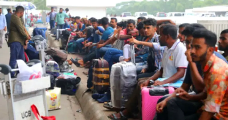 ইরান যুদ্ধে ফ্লাইট বাতিল, ভিসা মেয়াদোত্তীর্ণ প্রবাসীদের জন্য হটলাইন চালু করেছে সরকার