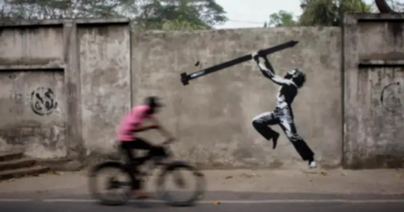 অগ্নেয় শিল্পীর প্রতিবাদ: আগারগাঁওয়ে হোবেকির 'স্টপ ওয়ার' সিরিজের দ্বিতীয় গ্রাফিতি