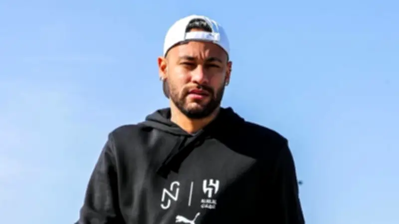 নেইমারের বিরুদ্ধে রাঁধুনির মামলা: অতিরিক্ত কাজের চাপে স্বাস্থ্যহানি, দাবি ৬১ লাখ টাকা ক্ষতিপূরণ