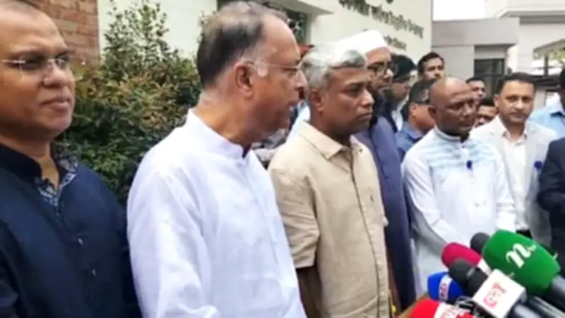 জ্বালানিমন্ত্রীর আশ্বাস: তেলের জাহাজ আসছে, উদ্বেগের কারণ নেই; দেশে-বিদেশে ঘটনাবলী