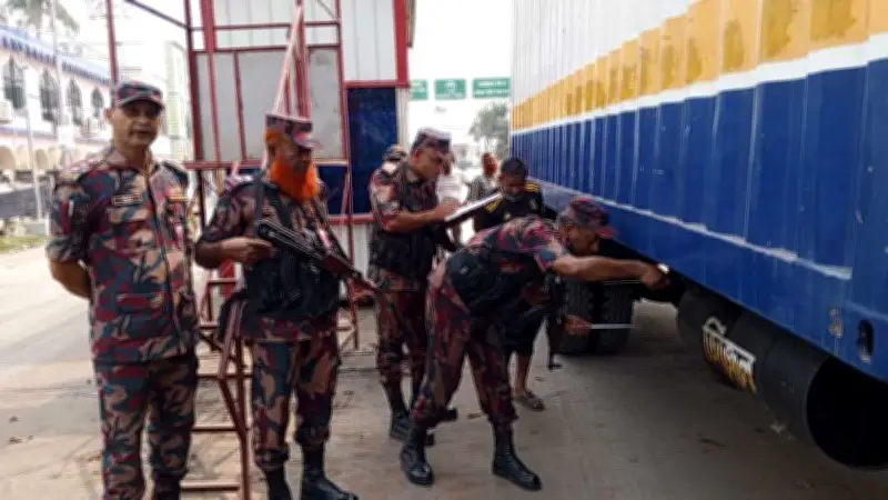 তেল পাচাররোধে সীমান্ত টহল জোরদার, জ্বালানিমন্ত্রী আশ্বস্ত করলেন