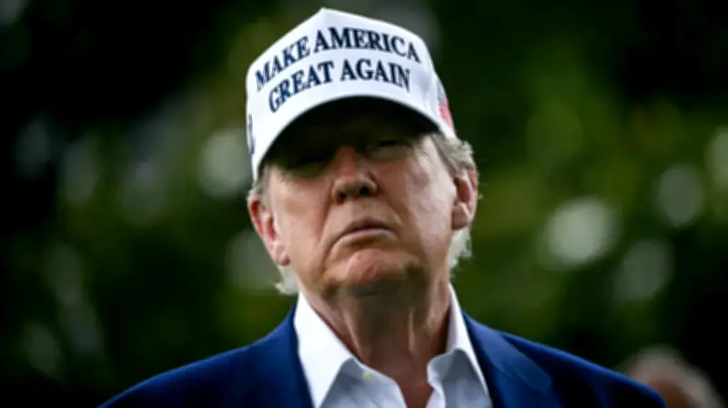 ট্রাম্পের ইরান আক্রমণ ইঙ্গিত, ইসরায়েলি হামলায় লেবাননে ৪১ নিহত, চট্টগ্রামে ১৫ জাহাজ