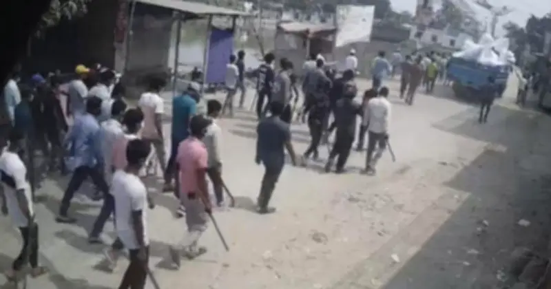 গাজীপুরে ঝুট ব্যবসার দখল নিয়ে বিএনপির দুই পক্ষের সংঘর্ষ, ককটেল বিস্ফোরণ ও লুটপাট