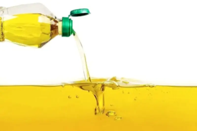 রাজধানীতে বোতলজাত সয়াবিন তেলের সংকট: সরবরাহ কম, দাম বাড়ছে