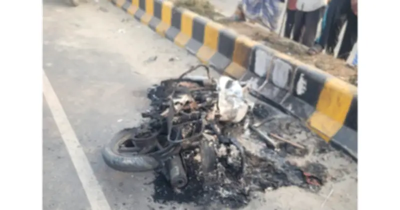 নারায়ণগঞ্জের জালকুড়িতে ছিনতাইকারীকে গণপিটুনি দিয়ে হত্যা, মোটরসাইকেল পুড়িয়ে দিয়েছে জনতা