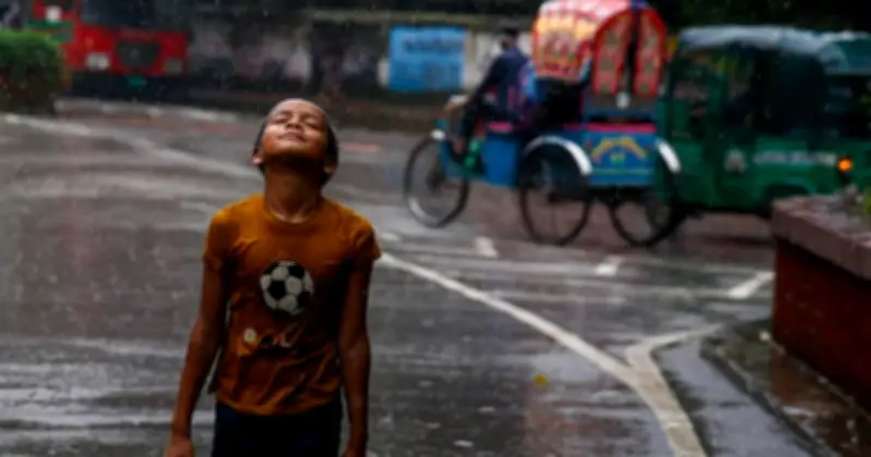 বাংলাদেশ আবহাওয়া অধিদপ্তরের পূর্বাভাস: দেশের বিভিন্ন অঞ্চলে বৃষ্টি ও বজ্রঝড়ের সম্ভাবনা