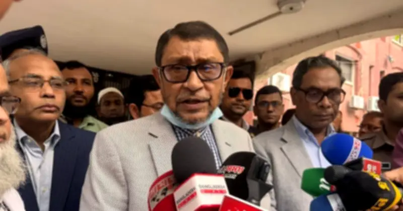 স্বাস্থ্যমন্ত্রীর হঠাৎ পরিদর্শনে জাতীয় মানসিক হাসপাতালের নোংরা বিছানা ও পোকামাকড়ের ছবি