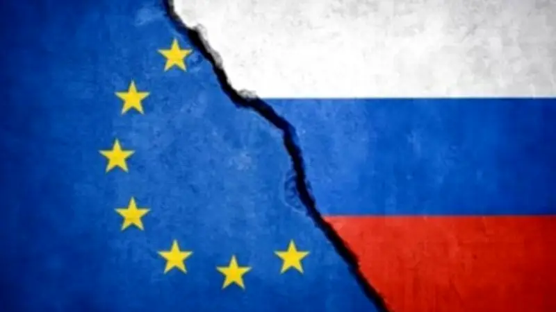 ঝিনাইদহে ৩ বাসে আগুন ও ফিলিং স্টেশন ভাঙচুর, পাম্পে তেল নেই পোস্টারে চালকদের ভোগান্তি