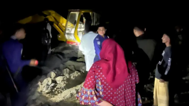 রাজধানীতে সয়াবিন তেলের সংকট বন্ধ, সিংগাইরে ফসলি জমির মাটি কাটায় জেল