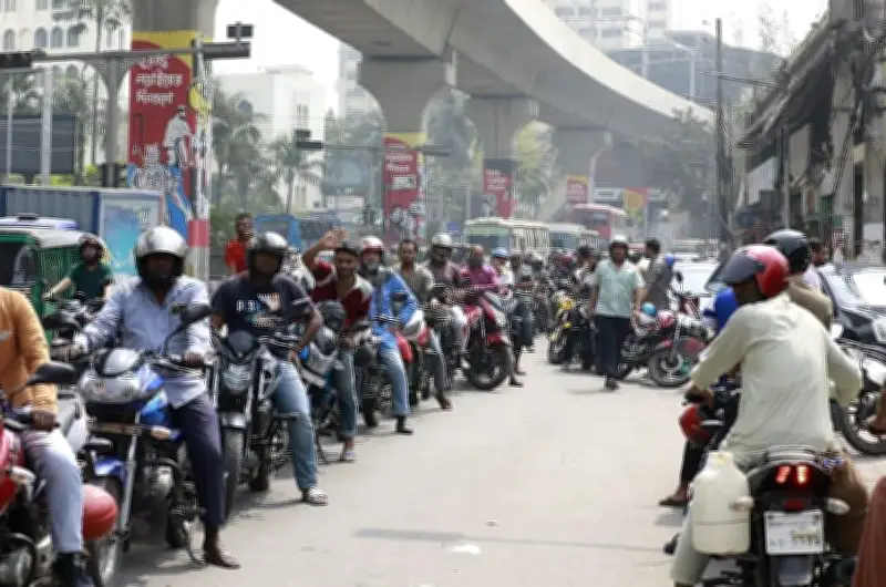 মধ্যপ্রাচ্য যুদ্ধের প্রভাবে বাংলাদেশে জ্বালানি অনিশ্চয়তা: অর্থনীতিতে নতুন ঝুঁকি