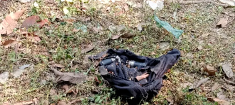 ঢাকার সুপ্রিম কোর্টে বিচারপতিদের প্রবেশ ফটকে ছয়টি ককটেল উদ্ধার, পুলিশের বোমা নিষ্ক্রিয়করণ চলছে