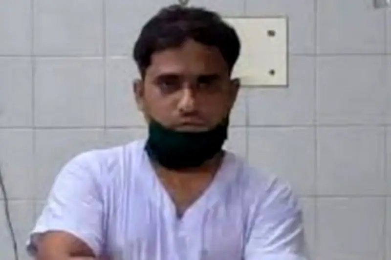 বরিশালে হাসপাতালে শিশু রোগীকে থাপ্পড়, ওটি বয় সাময়িক বরখাস্ত