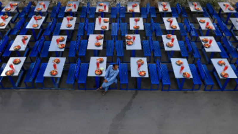 পাকিস্তানে রমজানের ইফতার: অর্থনৈতিক সংকটেও অটুট সামাজিক মিলন ও আতিথেয়তা