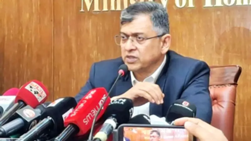 স্বরাষ্ট্রমন্ত্রীর আলোকসজ্জা বন্ধ ঘোষণা, ৫ রাষ্ট্রদূত প্রত্যাহার ও মার্কিন দূতাবাসে বিস্ফোরণ