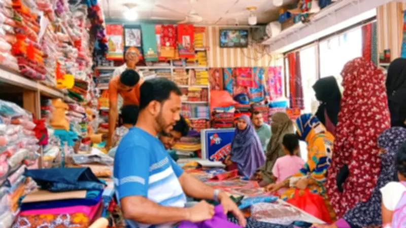 মহম্মদপুরের ঈদ বাজার জমজমাট, পোশাক ক্রেতাদের ভিড়; নান্দাইলে হাট ইজারা নিয়ে জটিলতা