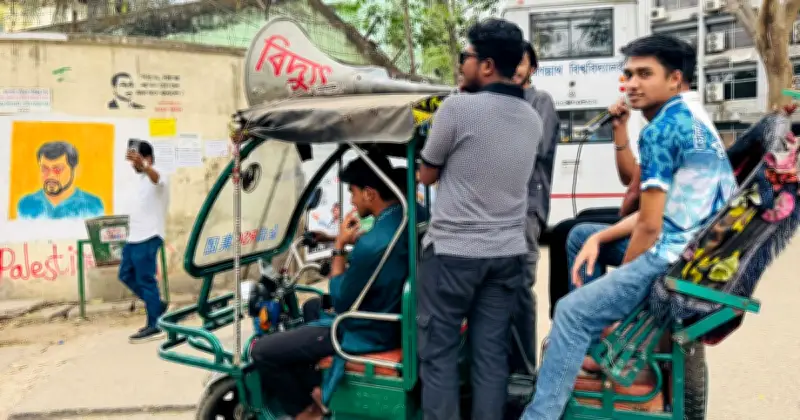 জবিতে আবাসন সংকটে ছাত্রদের অভিনব প্রতিবাদ: মাইকিং করে বৃত্তির দাবি